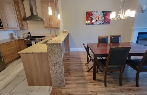 Bromont Condo | Next to mountain bike rides and C1 in Cantons and 5 mins away from main Chalet