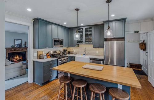 South Pomfret House | Next to Saskadena Ski, Great Views - Half Past Six