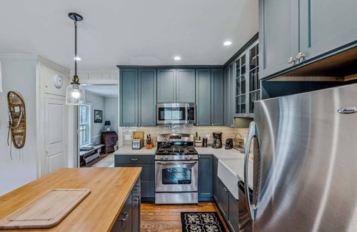 South Pomfret House | Next to Saskadena Ski, Great Views - Half Past Six