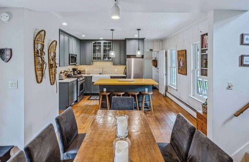 South Pomfret House | Next to Saskadena Ski, Great Views - Half Past Six