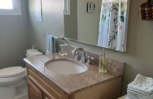 Cheektowaga Apartment | Niagara Falls is only 30minutes away.Airport 4 min away. Family & pet friendly!