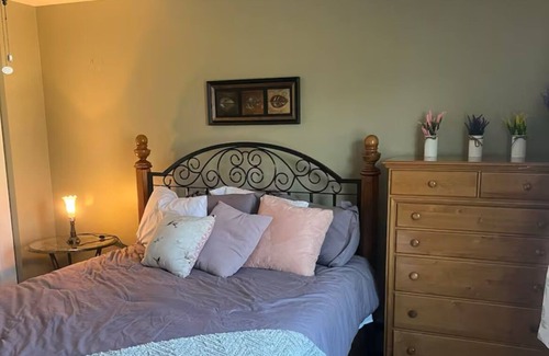 Cheektowaga Apartment | Niagara Falls is only 30minutes away.Airport 4 min away. Family & pet friendly!