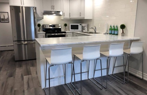 Welland House | Niagara Luxury - Warm, Cozy and Clean Suite Stay