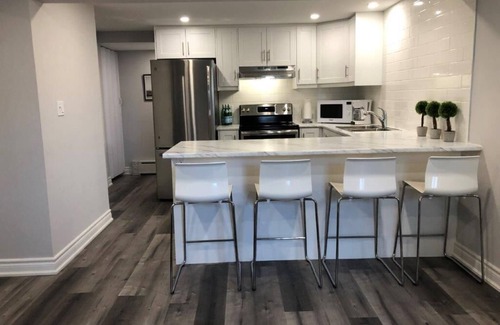 Welland House | Niagara Luxury - Warm, Cozy and Clean Suite Stay