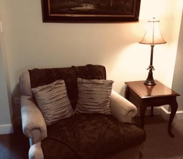 Lewiston House | Niagara Mansion Carriage Suite