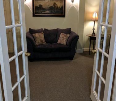 Lewiston House | Niagara Mansion Carriage Suite