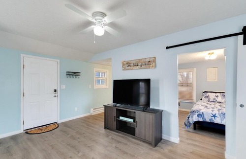 Vermilion House | Niagara Rd Cottage in perfect location to visit Lake Erie or Cleveland home