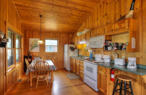 Rangeley Plantation House | Niboban Cabin 2 - Cute Niboban Cabin on Rangeley Lake!