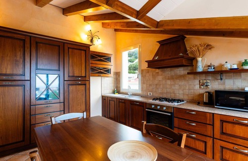 Borghetto Santo Spirito Villa | Nice apartment in villa for 5 guests with pool, A/C, WIFI, balcony and pets allowed