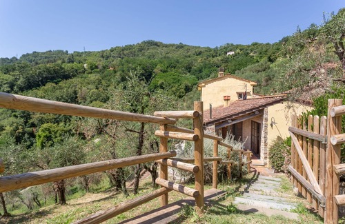 Lucca Villa | Nice apartment in villa with pool, WIFI, TV, patio, pets allowed, panoramic view, close to Lucca