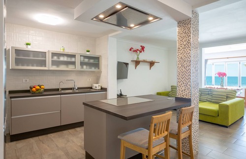 Galdar House | Nice and comfortable Casa Avenida del Agujero, right on the beach