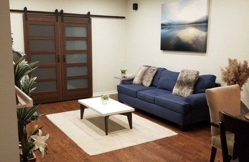 Dunning Apartment | Nice and cozy aptartment in two unit building. 20min from the airport. Sleeps 5!