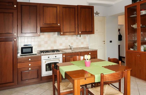 Intra Apartment | Nice apartment for 4 people with WIFI, TV and pets allowed