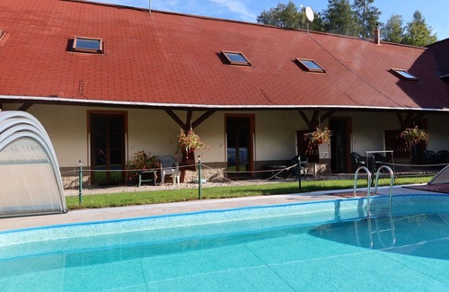 Desna Apartment | Nice apartment for 4 guests with pool, WIFI, TV and patio