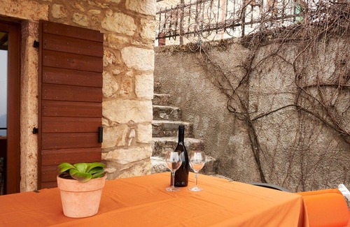 Caprino Veronese House | Nice apartment in villa for 2 people with WIFI, TV and terrace