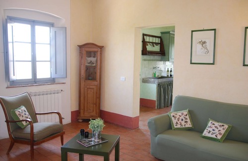 Castelfiorentino Villa | Nice apartment in villa for 4 guests with pool, WIFI and panoramic view, close to San Gimignano