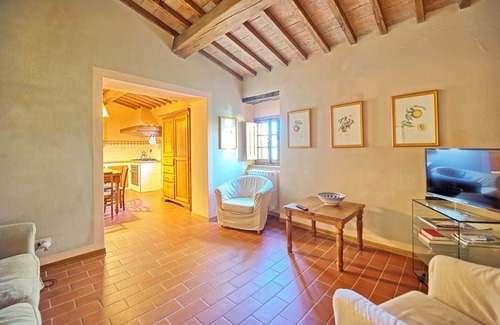 San Casciano in Val di Pesa Apartment | Nice apartment with WIFI, pool, TV, pets allowed and panoramic view, close to Greve In Chianti