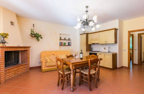 Badia Agnano Apartment | Nice apartment for 29 people with WIFI, private pool, TV, patio, pets allowed and panoramic view