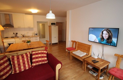 Muhldorf Apartment | Nice apartment for 8 people with WIFI, TV and balcony