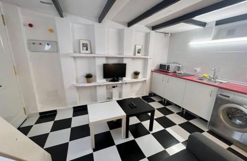 Ventas Apartment | Nice apartment at street level 20 min from SOL-Piern