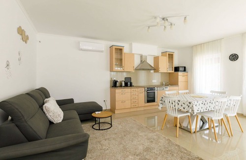 Balatonszarszo Apartment | Nice apartment for 5 people with A/C, WIFI, TV and balcony