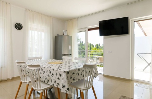Balatonszarszo Apartment | Nice apartment for 5 people with A/C, WIFI, TV and balcony