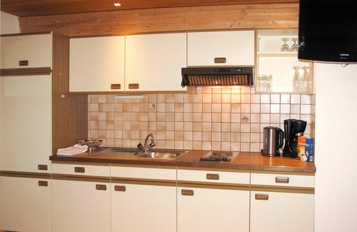 Prutz Apartment | Nice apartment for 12 people with WIFI, TV, terrace and pets allowed