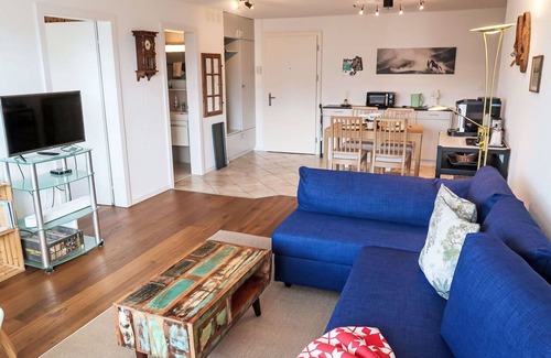 Trin Apartment | Nice apartment for 2 guests with WIFI, TV, balcony, pets allowed and panoramic view
