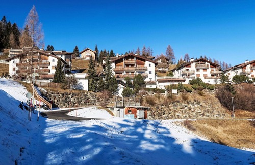 Grisons Apartment | Nice apartment for 2 people with WIFI, pool, TV, balcony, pets allowed and panoramic view