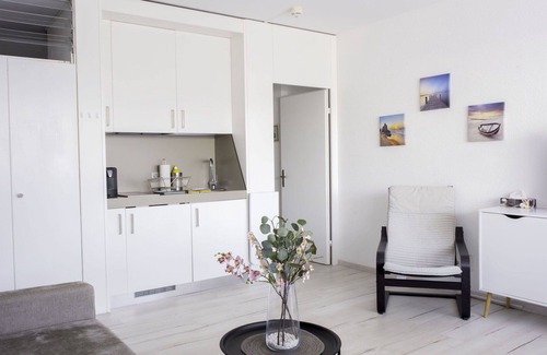 Bissone Apartment | Nice apartment for 4 guests with A/C, WIFI, pool, TV, balcony and panoramic view