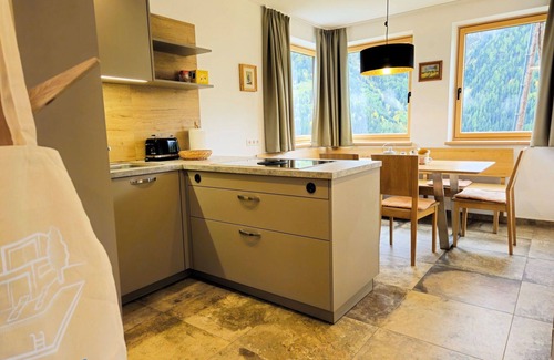 Landeck Apartment | Nice apartment for 4 guests with WIFI, TV, balcony and pets allowed