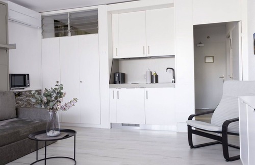 Bissone Apartment | Nice apartment for 4 people with pool, A/C, WIFI, TV, balcony and panoramic view