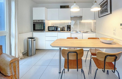 Bassins a Flot Apartment | Nice apartment for 4 with parking, near Cité du Vin