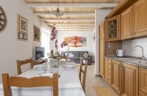 Erli Apartment | Nice apartment for 6 guests with WIFI, TV, terrace and pets allowed