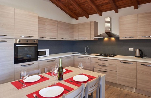 Stazzona Apartment | Nice apartment for 6 people with WIFI, hot tub, pool, TV and terrace