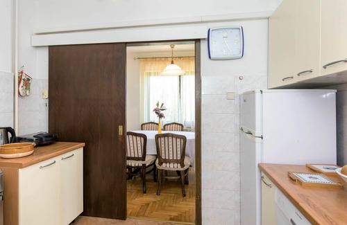 Opatija Apartment | Nice apartment for 6 people with WIFI, A/C, TV, patio and pets allowed