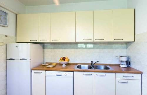 Opatija Apartment | Nice apartment for 6 people with WIFI, A/C, TV, patio and pets allowed