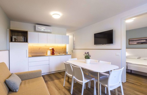 Strunjan Apartment | Nice apartment for 6 people with pool, A/C, WIFI, TV, terrace, pets allowed and panoramic view