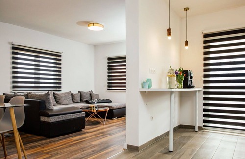 Donji Prolozac Apartment | Nice apartment for 8 people with hot tub, private pool, A/C, WIFI, TV, terrace and panoramic view