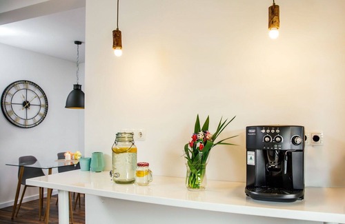Donji Prolozac Apartment | Nice apartment for 8 people with hot tub, private pool, A/C, WIFI, TV, terrace and panoramic view