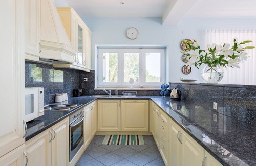 Mali Ston Apartment | Nice apartment for 8 people with hot tub, A/C, WIFI, TV and terrace