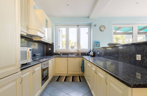 Mali Ston Apartment | Nice apartment for 8 people with hot tub, A/C, WIFI, TV and terrace