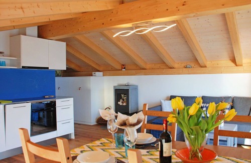 Porto Ronco Apartment | Nice apartment for 4 people with WIFI, TV, balcony, pets allowed and panoramic view