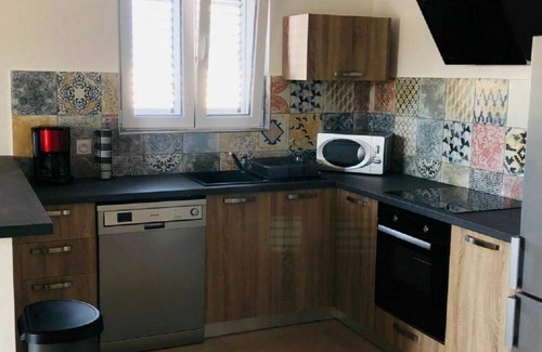 Ghisonaccia Apartment | Nice apartment for 6 guests with A/C, WIFI, pool, TV, balcony, pets allowed and panoramic view
