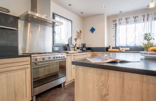 Brignogan-Plage Apartment | Nice apartment for 4 people with WIFI, TV and patio