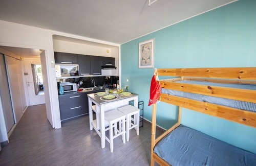 Montpellier Apartment | Nice apartment for 3 guests with WIFI, A/C, pool, TV, balcony and pets allowed
