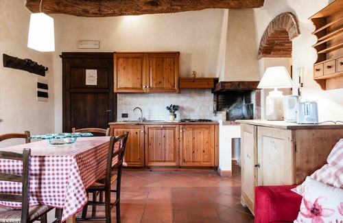 Castelnuovo di Val di Cecina Villa | Nice apartment in villa for 4 people with pool, WIFI, TV, patio and pets allowed