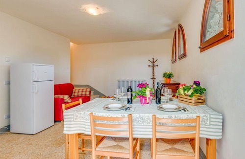 Lamporecchio Villa | Nice apartment in villa for 18 guests with WIFI, private pool, TV, balcony and pets allowed