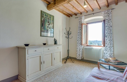 Lamporecchio Villa | Nice apartment in villa for 18 guests with WIFI, private pool, TV, balcony and pets allowed