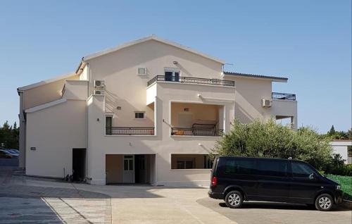 Dugis Apartment | Nice Apartment In Makarska